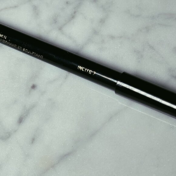 Hourglass Shape & Sculpt Lip Liner | Incite (7) - True Red | NEW MAKEUP - Picture 2 of 5